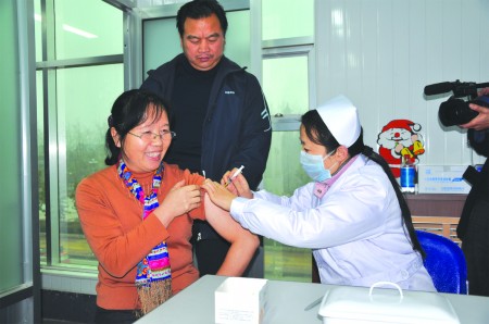 献血劳模注射甲流疫苗