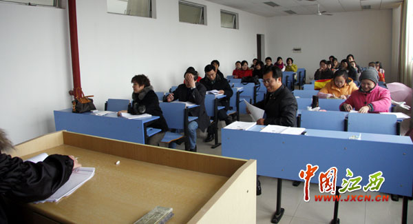 昌大将走出全国首个汉语言文字学专业网络语言