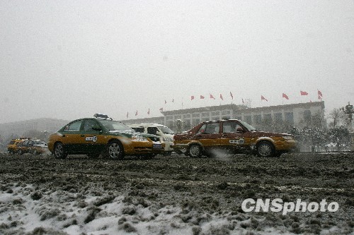 温家宝就强降雪批示要求确保城市运行正常秩序