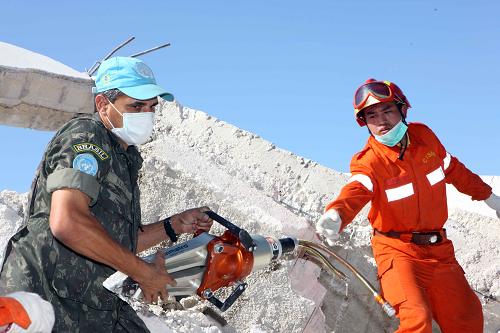 泸县地震失踪人口_...援队在四川搜救地震失踪人员