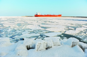 渤海40海面结冰