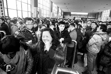 河南新郑国际机场因雪关闭所有航班今日将恢复