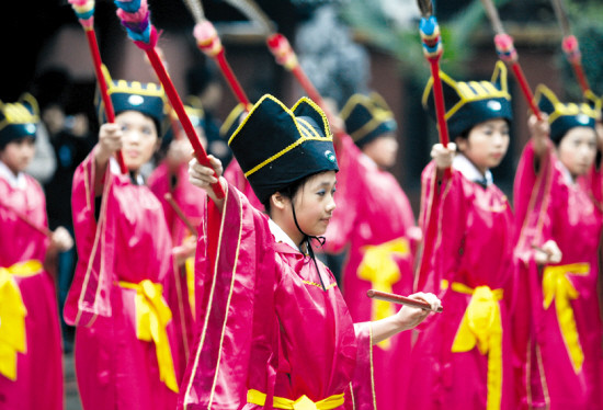 当天的活动遵照传统祭孔仪式进行,包括六