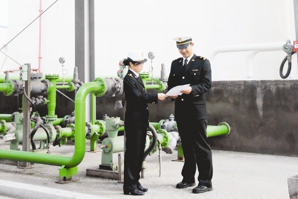 首个保税仓库正式设立