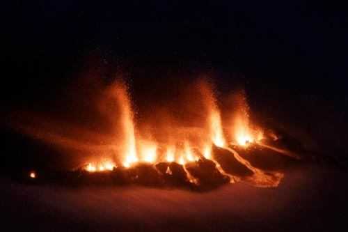 冰岛火山爆发 浓烟导致欧洲多国关闭领空