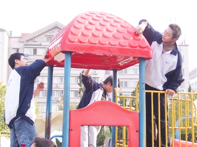 以提高质量为核心,走内涵发展和特色发展之路