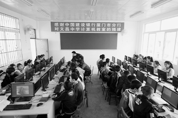 上一页启用仪式由梓潼县副县长杨世茹主持,本报常务副总编陈创业,厦门