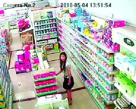 福州:妙龄<em>美女</em>偷奶粉<em>藏</em>裙底被拍 欲再作案被抓