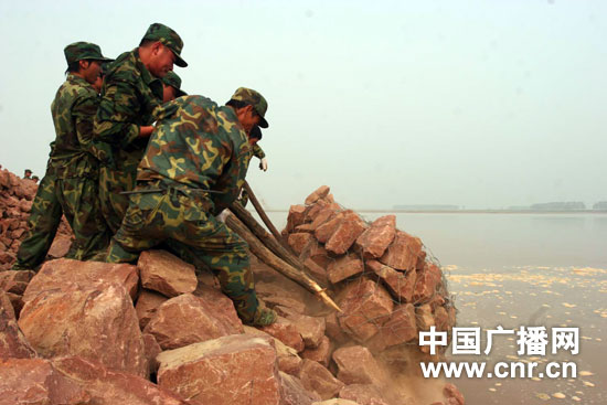 郑州全面进入汛期 三万民兵全力做好黄河防汛