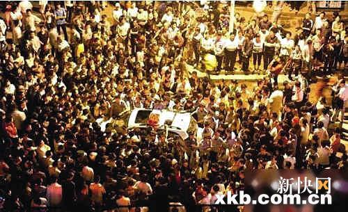 马鞍山一局长开车蹭人掌掴学生 被当场免职