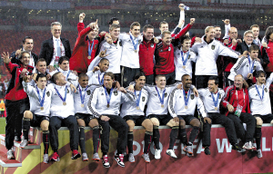 德国3比2击败乌拉圭“卫冕”季军