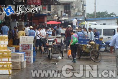 连日暴雨导致武汉菜价普遍上涨15%