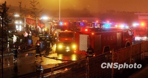 大连新港输油管道爆炸事故：火势基本扑灭