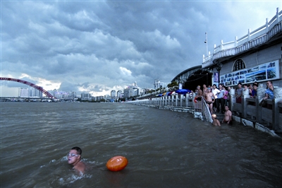 水漫龙王庙 江城自从容