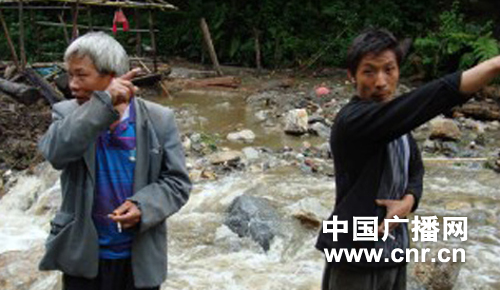 云南贡山泥石流11人失踪记者现场直击