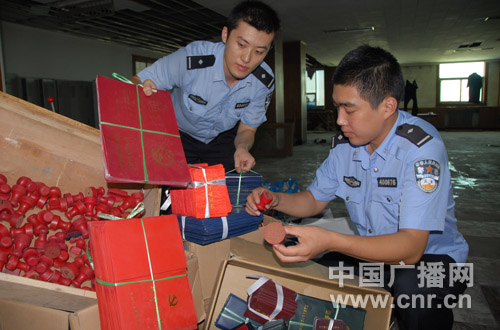 天津警方连续端掉制贩假证窝点整治行动出成效