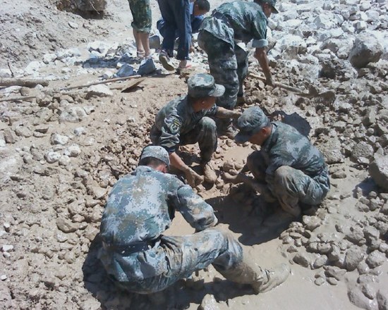 甘肃舟曲泥石流致96人死亡2000人失踪