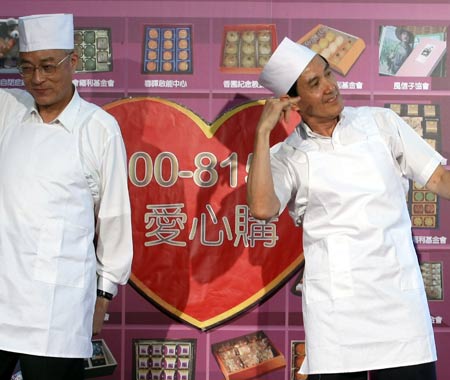 马英九扮厨师推爱心月饼吁大众踊跃认购