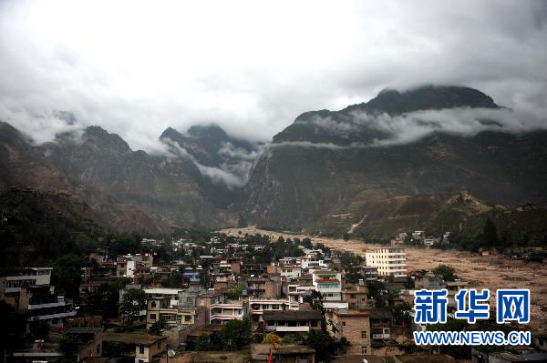 舟曲灾后首场降雨持续3小时县城道路多处积水