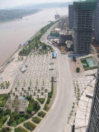 开发商在长江行洪通道上建楼房威胁沿岸安全