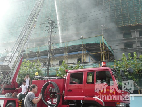 五月花生活广场闸北在建工地突发火灾无人员伤亡