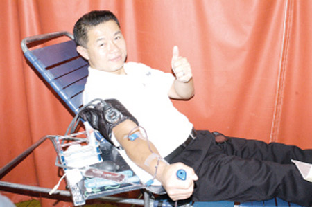 献血已超百次纽约市华裔主计长鼓励民众捐献(图)