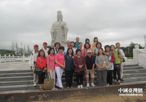 台湾游客组团参观比河南比干庙景区溯根源