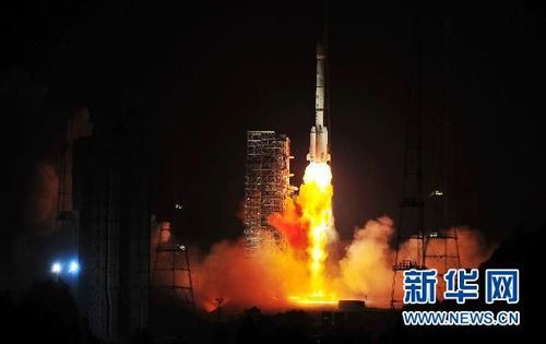 中国成功发射"鑫诺六号"通信广播卫星