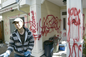 加烈市华人出租屋遭红漆涂鸦业主称不涉种族歧视