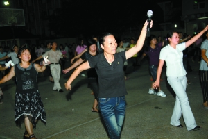 刘少玲:七年义务教跳舞办成群众大舞台