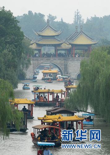 假日旅游进入高峰119个景区接待426.73万人次