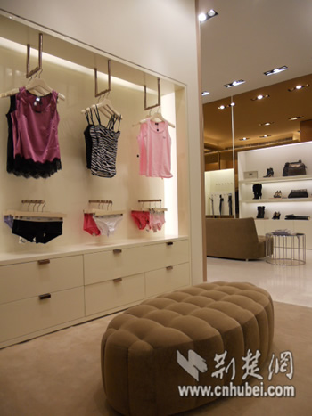 LaurenBrigh高级概念丝袜店在汉华丽登场rosi情趣内衣时装图片