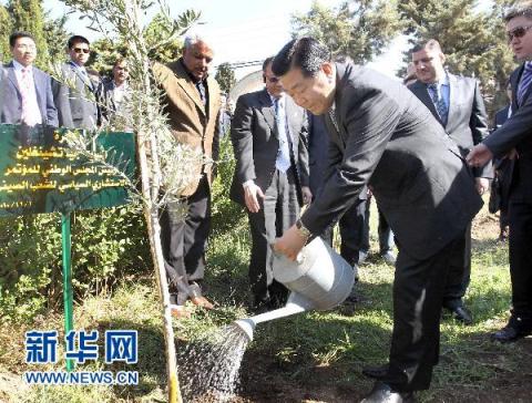 贾庆林访问叙利亚参观戈兰高地侧记