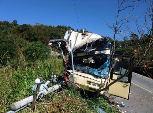 台湾旅游团阿里山遇车祸酿3死8重伤惨剧