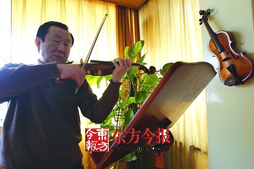 “给力河南”系列报道一把小提琴为豫剧伴奏40年