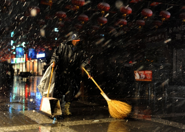 温网网友草坪风雪扫地人与风雪夜归人