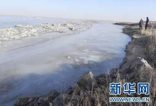 这是12月17日拍摄的黄河内蒙古杭锦旗段，目前该段全线249公里已全部封冻。？新华社记者李云平摄