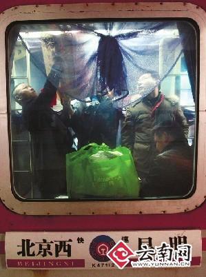250名志愿者投入昆明曲靖大理丽江火车站春运