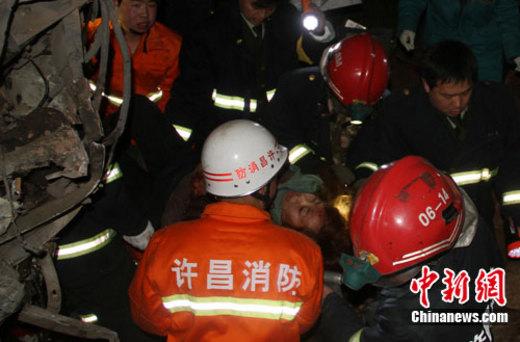 1��11��18ʱ30�����ң�����ƽ��ɽ���乫˾һ�ͳ�����ƽ�ϸ��ٹ�·����һ���ش�ͨ�¹ʣ����16��������23�����ˣ�����6���������ء������緢 Ф�� ��  