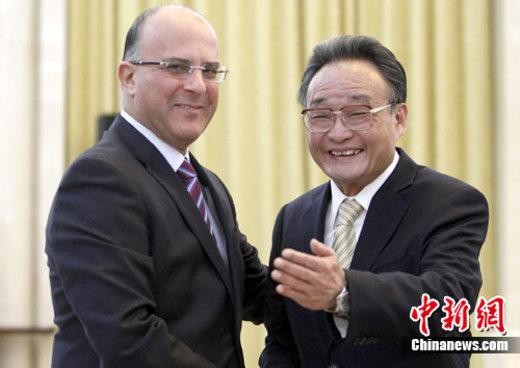 1月21日下午，中国全国人大常委会委员长吴邦国在北京人民大会堂会见由议长马里奥斯·卡洛扬率领的塞浦路斯议会代表团。中新社记者 任晨鸣 摄  