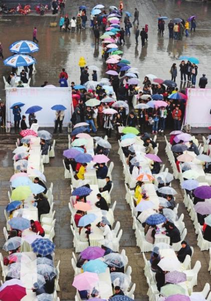 雨中3分钟相亲真有一对“速成”了