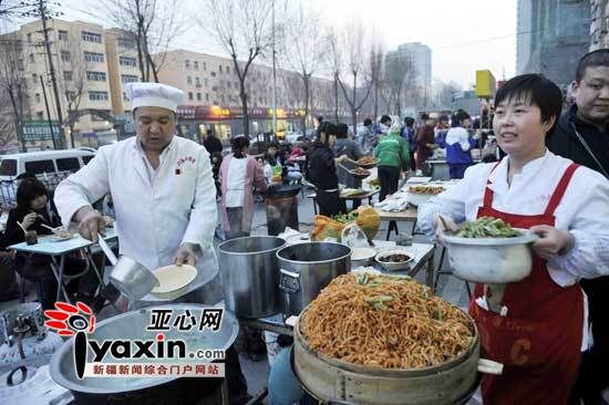 乌鲁木齐天气渐暖夜市重现街头