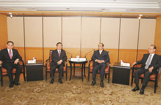 4月24日,省长王三运等省领导在台北市会见了台湾民意机构负责人王金平