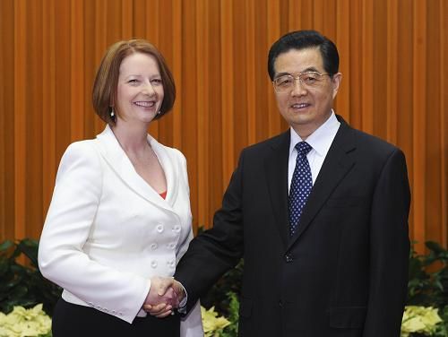 4月27日，国家主席胡锦涛在北京人民大会堂会见澳大利亚联邦政府总理朱莉娅·吉拉德。新华社记者 饶爱民 摄