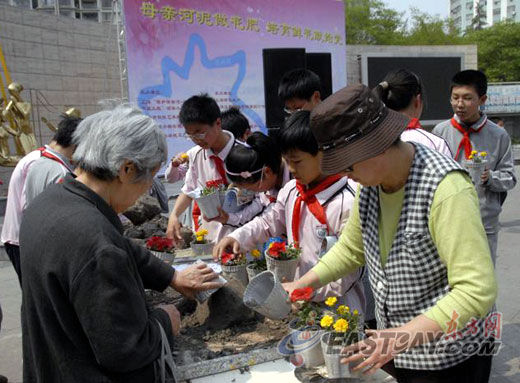 母亲河 泥做花肥 万盆鲜花 七一 组党徽