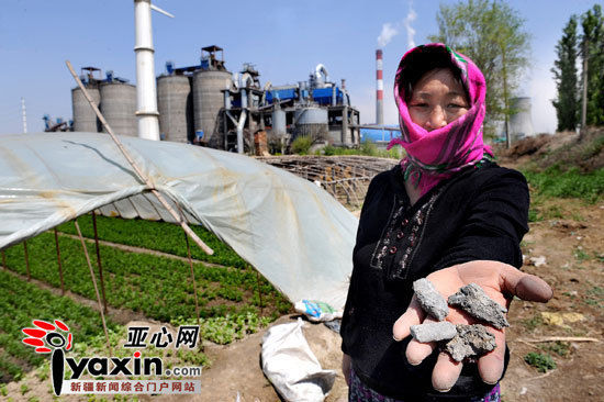 新疆一水泥厂建小区附近 居民备受噪音粉尘污染