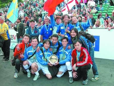 香港流浪汉足球队冲进世界杯 将赴巴黎参赛