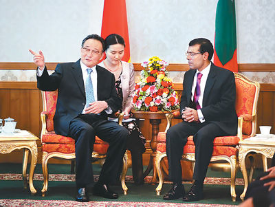 5月29日，正在马尔代夫进行正式友好访问的中国全国人大常委会委员长吴邦国在马累会见马尔代夫总统纳希德。新华社记者 刘建生摄