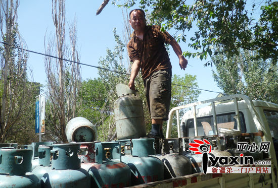 �½���³ľ����һ������ʻ;�е���һú����