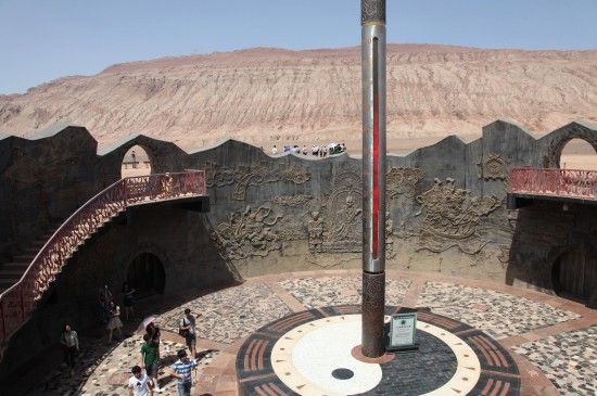 ���ͽ𹿰������¶ȼ���ʾ�ĵر��¶�Ϊ76���϶ȡ�